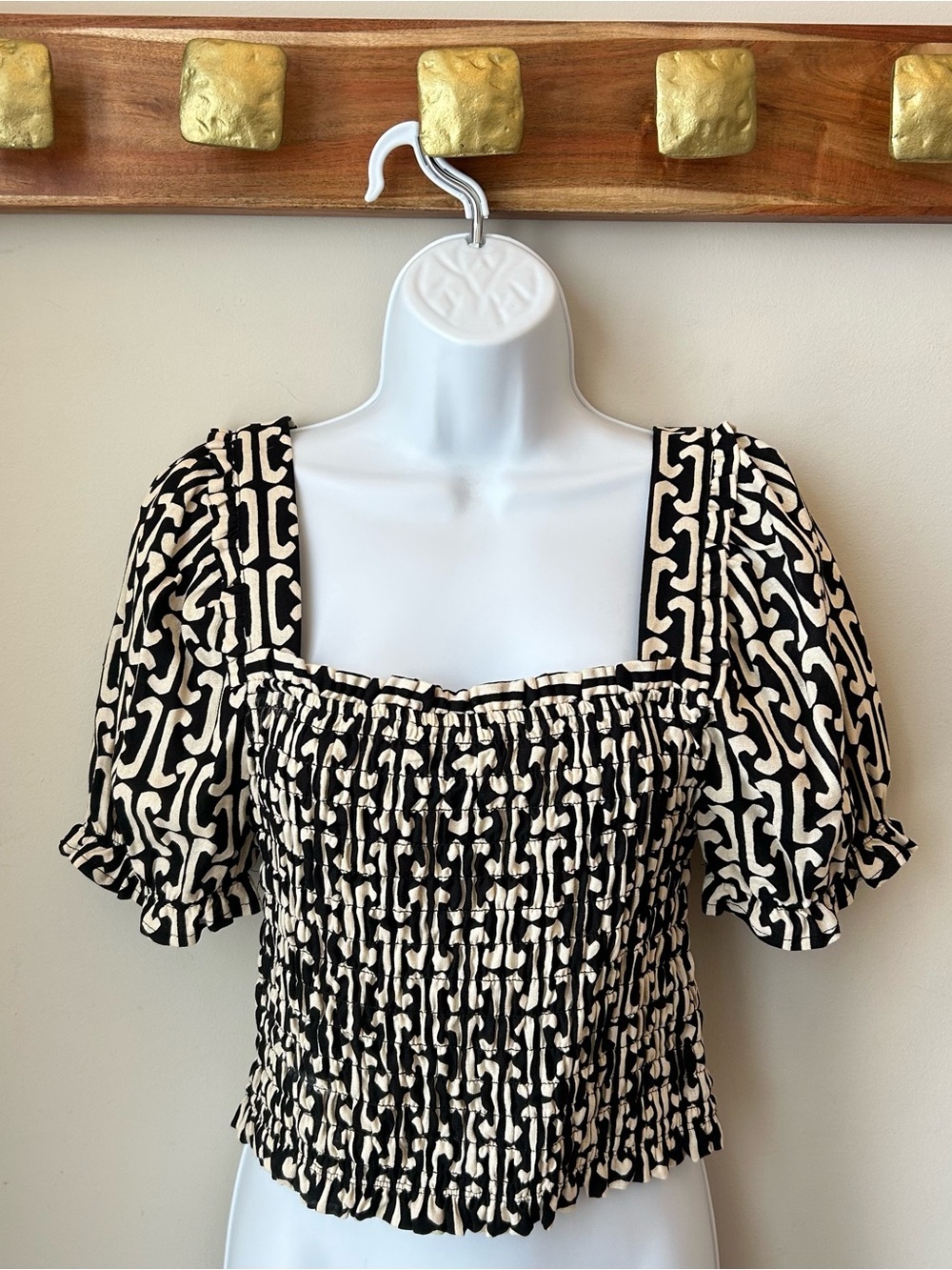 🟢 5 for $25 🟢 Boho Cottagecore Smocked Puff Sleeve Crop Top Monochrome Geo Size